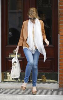 Kylie Minogue feet photo thumbnail