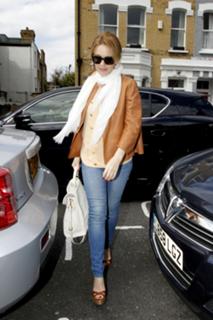 Kylie Minogue feet photo thumbnail