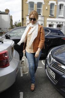 Kylie Minogue feet photo thumbnail