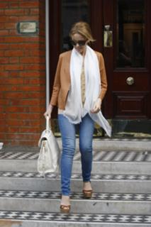 Kylie Minogue feet photo thumbnail