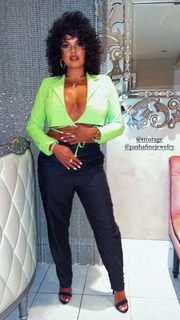 Joy Taylor feet photo thumbnail
