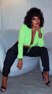 Joy Taylor feet photo thumbnail