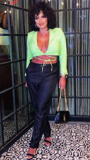 Joy Taylor feet photo thumbnail