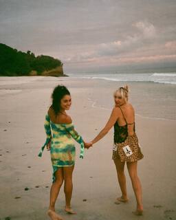 Vanessa Hudgens feet photo thumbnail
