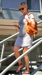 Reese Witherspoon feet photo thumbnail