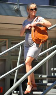 Reese Witherspoon feet photo thumbnail