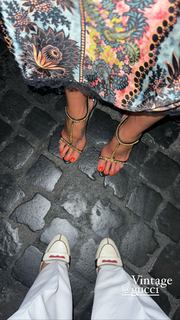 Brooke Burke feet photo thumbnail