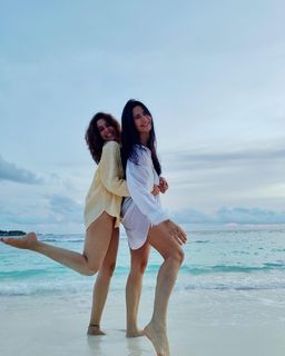 Katrina Kaif feet photo thumbnail