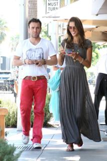 Alessandra Ambrosio feet photo thumbnail