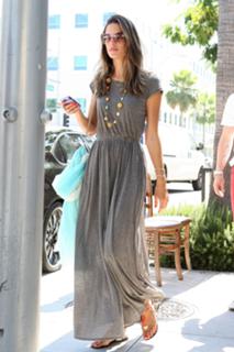 Alessandra Ambrosio feet photo thumbnail