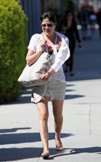 Selma Blair feet photo thumbnail
