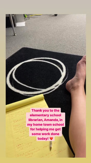 Angela Kinsey feet photo thumbnail
