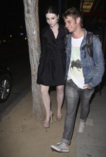 Michelle Trachtenberg feet photo thumbnail