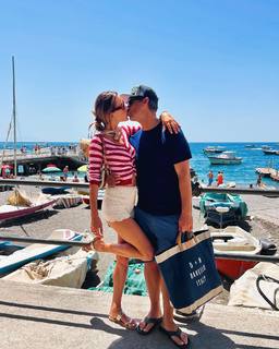 Alessandra Ambrosio feet photo thumbnail