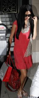 Selena Gomez feet photo thumbnail