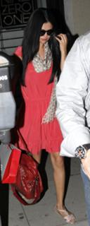 Selena Gomez feet photo thumbnail