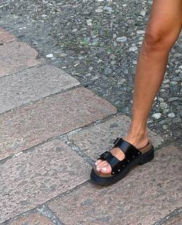 Chiara Ferragni feet photo thumbnail