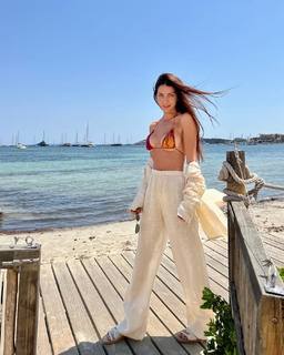 Zaira Nara feet photo thumbnail