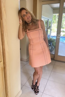 Lili Estefan feet photo thumbnail