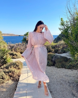 Nabilla Benattia feet photo thumbnail