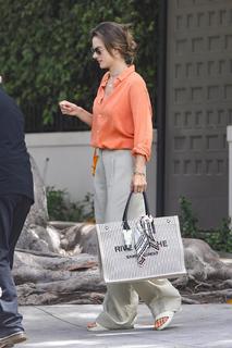 Alessandra Ambrosio feet photo thumbnail