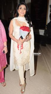 Shriya Saran feet photo thumbnail