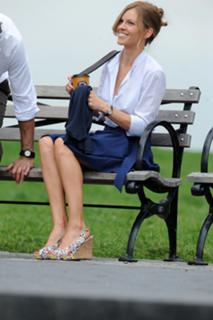 Hilary Swank feet photo thumbnail