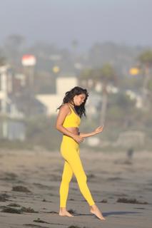 Sara Sampaio feet photo thumbnail
