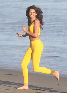 Sara Sampaio feet photo thumbnail