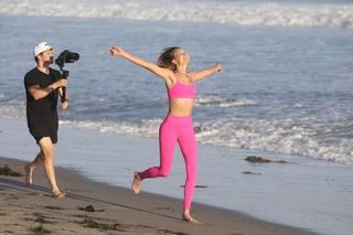 Josephine Skriver feet photo thumbnail