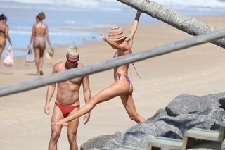 Candice Swanepoel feet photo thumbnail