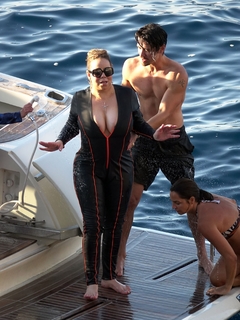 Mariah Carey feet photo thumbnail
