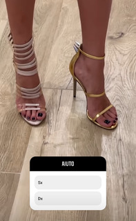 Valentina Vignali feet photo thumbnail