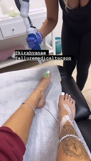 Victoria Waldrip feet photo thumbnail