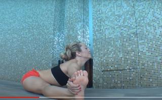 Kino MacGregor feet photo thumbnail