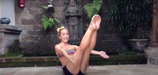 Kino MacGregor feet photo thumbnail