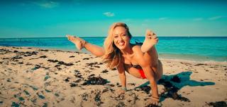 Kino MacGregor feet photo thumbnail
