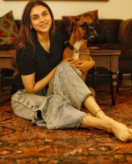 Aditi Rao Hydari feet photo thumbnail
