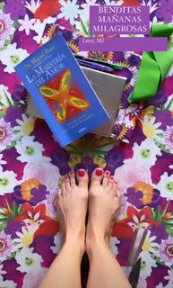 Claudia Lizaldi feet photo thumbnail