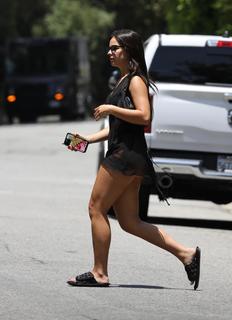 Addison Rae feet photo thumbnail