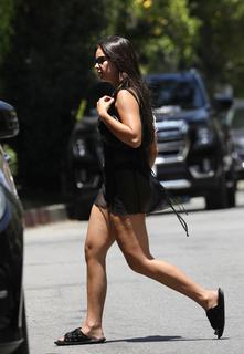 Addison Rae feet photo thumbnail