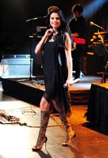 Selena Gomez feet photo thumbnail