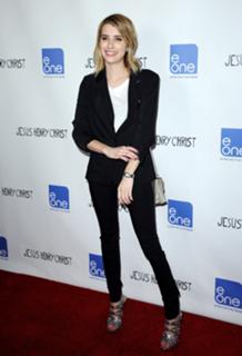 Emma Roberts feet photo thumbnail