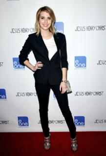 Emma Roberts feet photo thumbnail