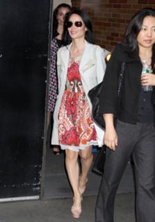 Lucy Liu feet photo thumbnail