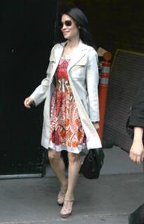 Lucy Liu feet photo thumbnail