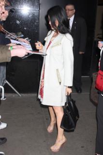 Lucy Liu feet photo thumbnail