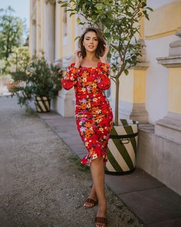 Klaudia Halejcio feet photo thumbnail
