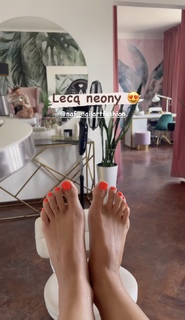 Klaudia Halejcio feet photo thumbnail