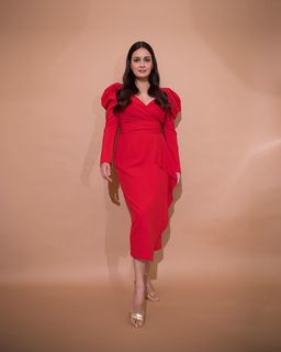 Dia Mirza feet photo thumbnail